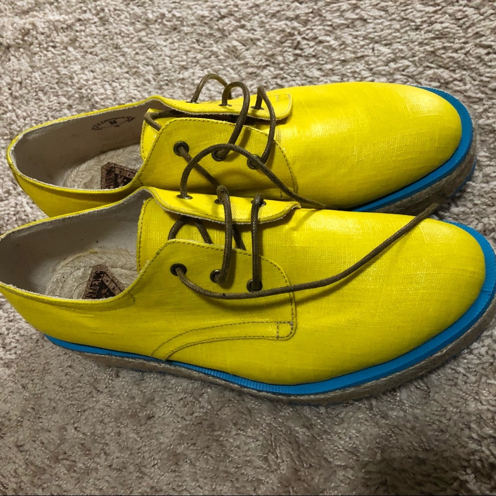 Shoe - Picture 5 of 8